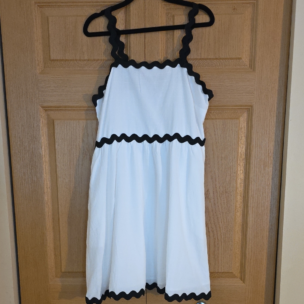 Charming White and Black Women's Mini Dresss Sz Large